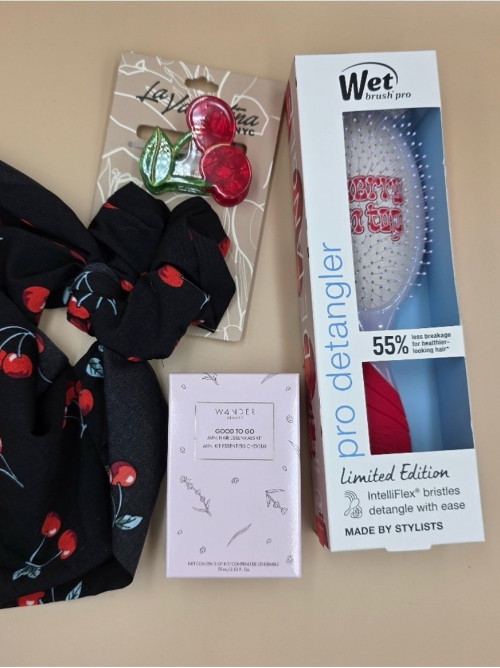 Wander Beauty Mini Hair Essentials Kit, Cherry Wet Hair Brush NEW Giftable $75